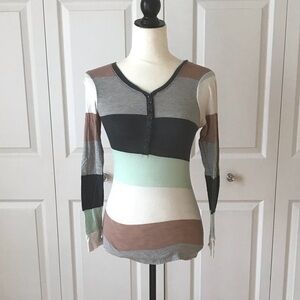 Rue 21 long sleeves Striped V Shirt size S